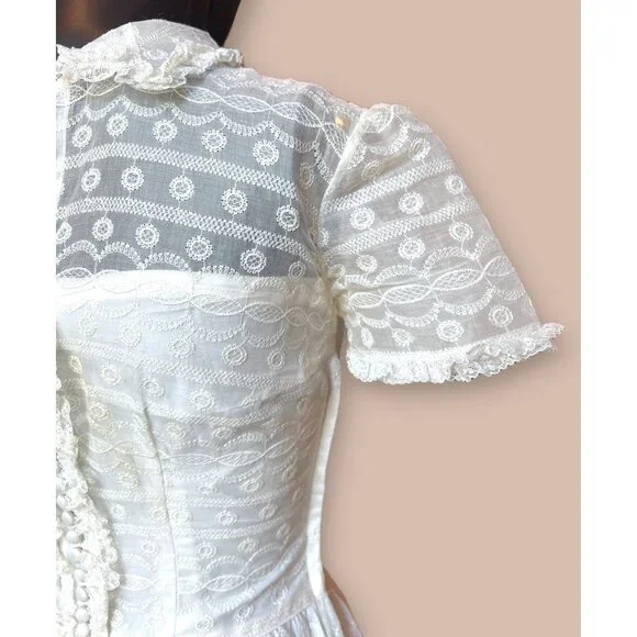 Vintage 50s Embroidered Pageboy Collar Dress